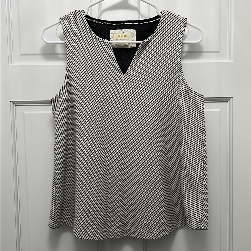 Maeve Black and White Textured Knit Sleeveless V Neck Blouse - Size Small
